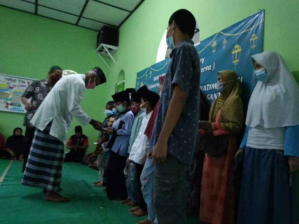 Yayasan Ar Rahman Berikan Santunan Anak Yatim